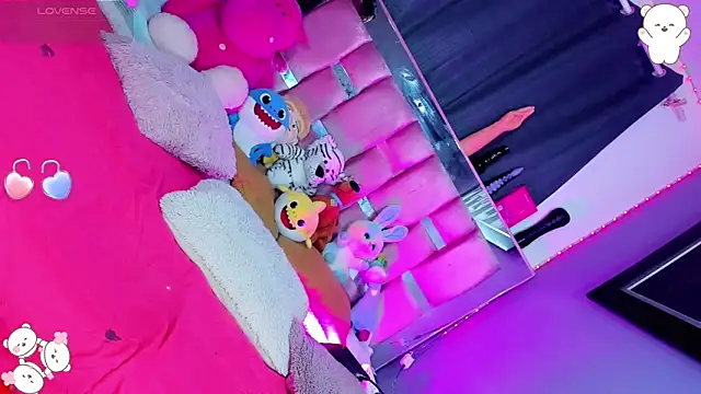 Zulema Zahirx online show from November 28, 2025, 2:25 am