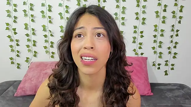 emily jonessxx online show from March 8, 2026, 3:49 pm