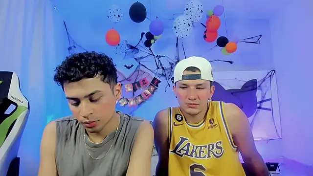 Snapshot of Twinks_boys_s chatting on October 23, 2025, 3:17 am Twinks boys s online show from October 23, 2025, 3:17 am