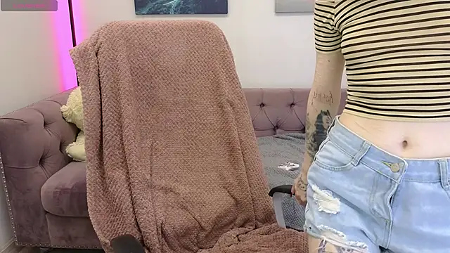 Emma Kirks online show from November 14, 2025, 3:11 pm