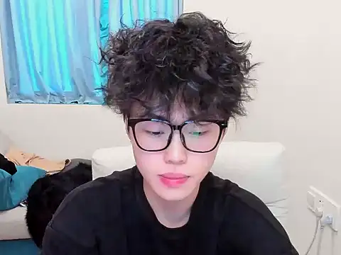 L1kuto online show from November 7, 2025, 4:01 am