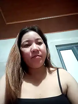 Snapshot of Tinilove68 chatting on October 22, 2025, 11:32 am Tinilove68 online show from October 22, 2025, 11:32 am