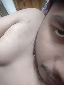 Snapshot of niiksvinz chatting on December 23, 2025, 10:57 am niiksvinz online show from December 23, 2025, 10:57 am