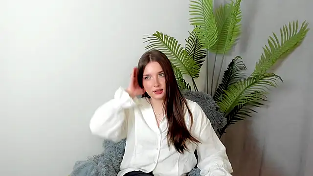 Snapshot of GiaKirtley chatting on October 24, 2025, 2:02 pm GiaKirtley online show from October 24, 2025, 2:02 pm
