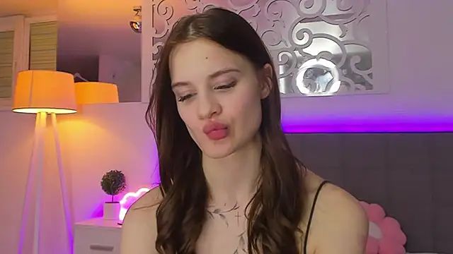 LuisaClover online show from February 23, 2026, 1:47 am