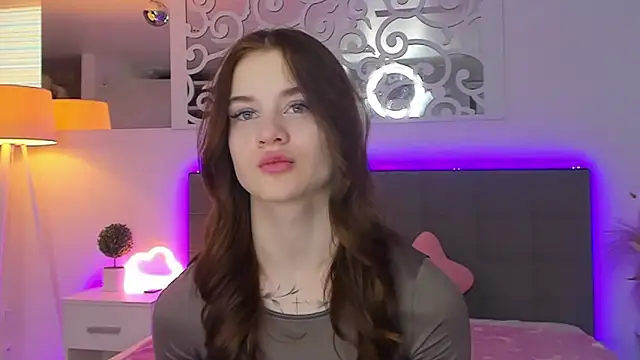 LuisaClover online show from March 3, 2026, 1:28 pm