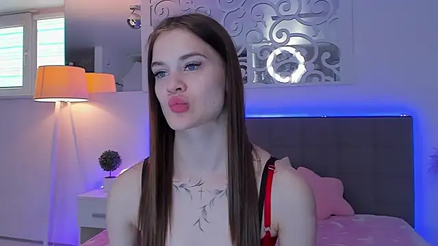 Snapshot of LuisaClover chatting on March 28, 2026, 1:33 pm LuisaClover online show from March 28, 2026, 1:33 pm