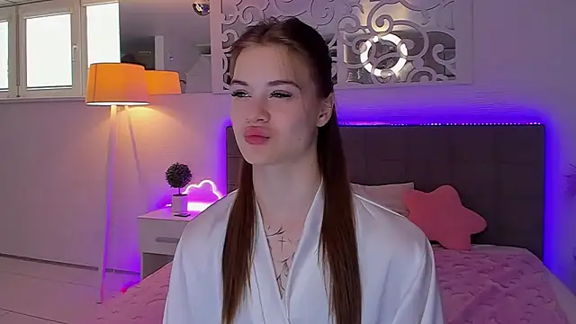 Snapshot of LuisaClover chatting on April 28, 2026, 12:32 pm LuisaClover online show from April 28, 2026, 12:32 pm