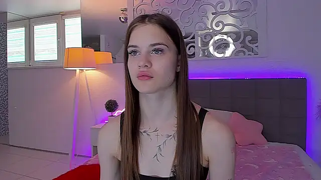 Snapshot of LuisaClover chatting on May 4, 2026, 12:34 pm LuisaClover online show from May 4, 2026, 12:34 pm