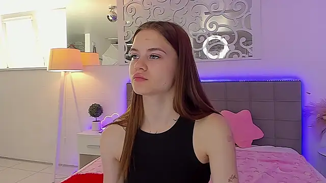 LuisaClover online show from June 10, 2026, 7:07 am