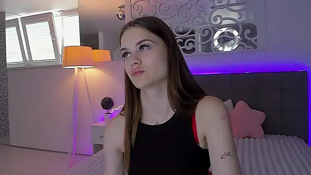 LuisaClover online show from June 27, 2026, 12:22 pm