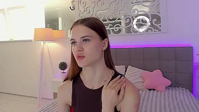 LuisaClover online show from June 30, 2026, 5:08 am