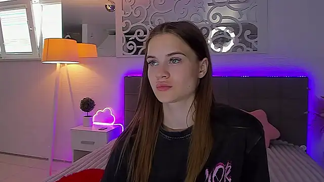 LuisaClover online show from July 7, 2026, 12:09 pm