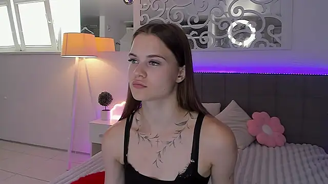 LuisaClover online show from July 10, 2026, 12:19 pm