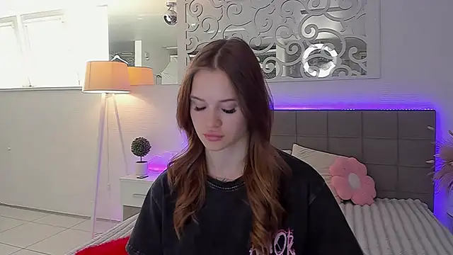 LuisaClover online show from July 14, 2026, 5:23 am