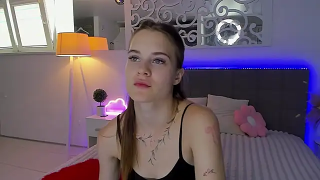LuisaClover online show from July 15, 2026, 12:21 pm