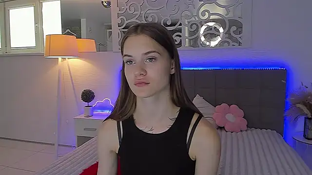 LuisaClover online show from July 25, 2026, 12:47 pm