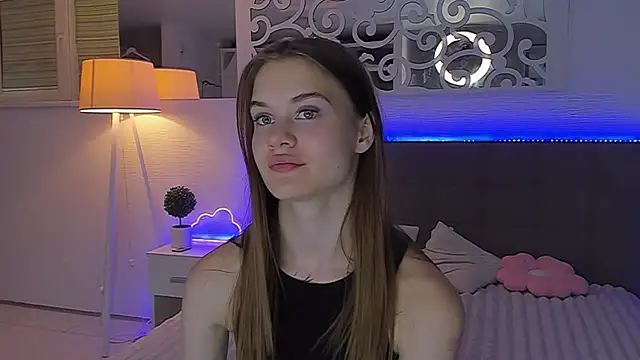 LuisaClover online show from July 26, 2026, 12:52 am