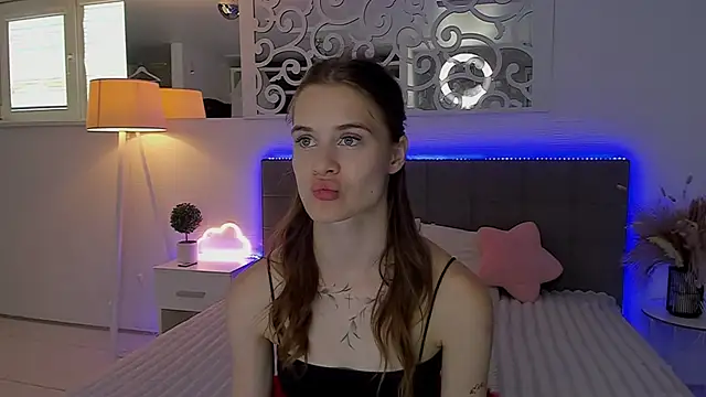 LuisaClover online show from July 27, 2026, 1:07 pm