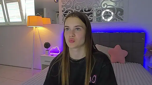 LuisaClover online show from August 5, 2026, 12:08 pm