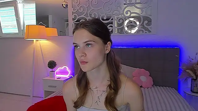 LuisaClover online show from August 6, 2026, 12:29 pm