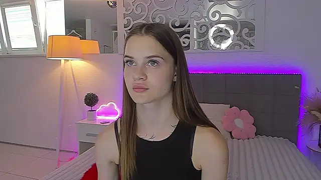 LuisaClover online show from August 8, 2026, 12:18 pm