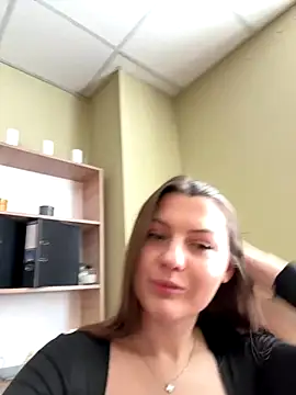 Snapshot of DollyRoma chatting on October 31, 2025, 8:59 am DollyRoma online show from October 31, 2025, 8:59 am