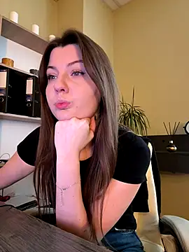 Snapshot of DollyRoma chatting on November 12, 2025, 8:48 am DollyRoma online show from November 12, 2025, 8:48 am