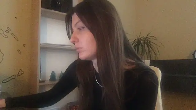 Snapshot of DollyRoma chatting on March 3, 2026, 1:28 pm DollyRoma online show from March 3, 2026, 1:28 pm