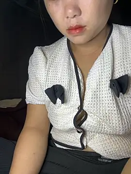 love pusy09 online show from October 24, 2025, 12:41 am