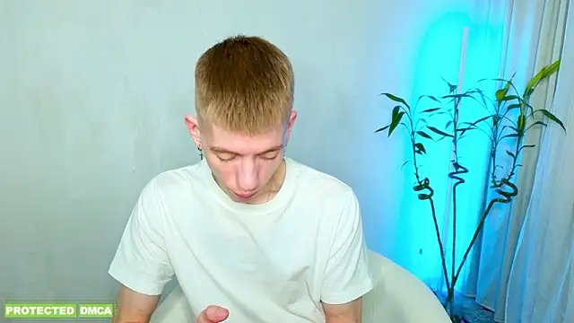 Cristian  Dior online show from March 7, 2026, 4:48 pm