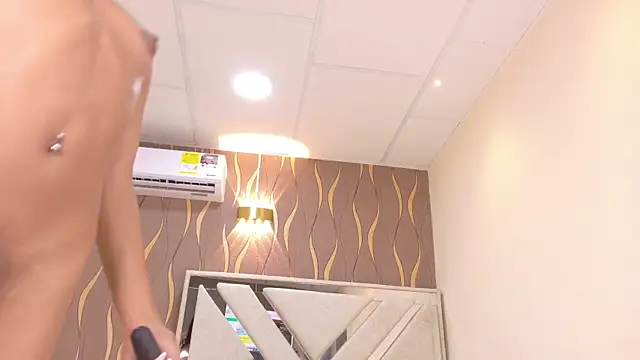 iam nicolle online show from April 9, 2026, 12:43 pm