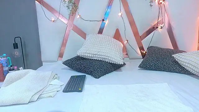 SeleneGibson   online show from February 3, 2026, 7:52 pm