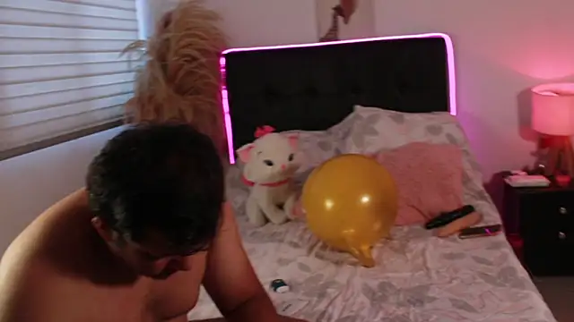 Snapshot of AllysonAndDanny chatting on October 30, 2025, 12:17 pm AllysonAndDanny online show from October 30, 2025, 12:17 pm