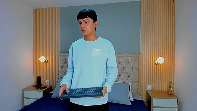 Maxii18  online show from January 8, 2026, 2:58 am