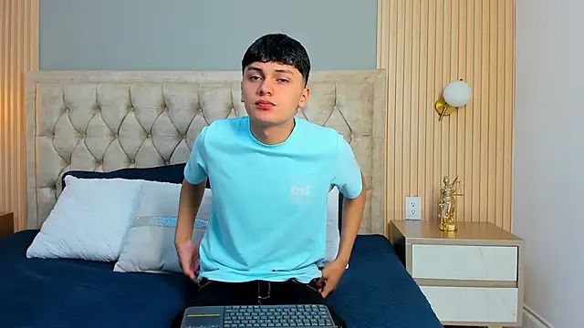 Maxii18  online show from January 15, 2026, 2:38 am