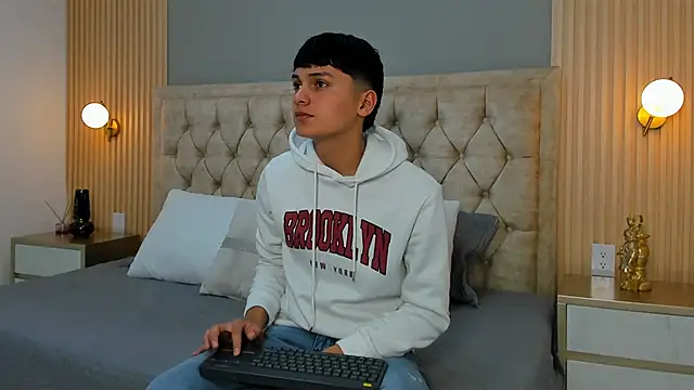 Maxii18  online show from January 16, 2026, 2:48 am