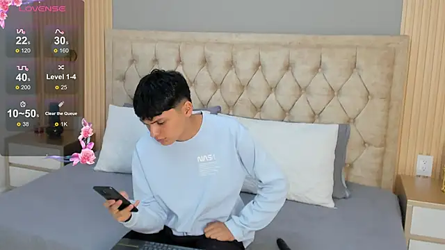 Maxii18  online show from January 18, 2026, 2:59 am