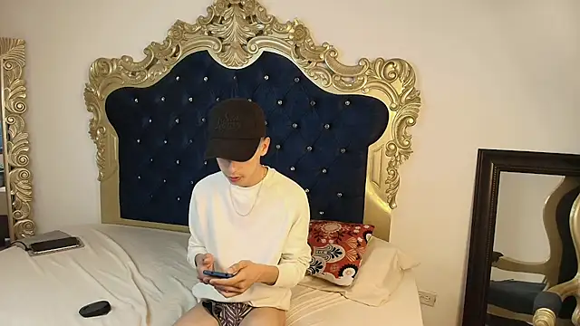 Sebastian Reed online show from October 30, 2025, 4:36 am