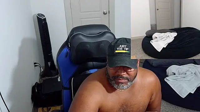 Snapshot of SplendaDaddy50 chatting on October 24, 2025, 1:35 am SplendaDaddy50 online show from October 24, 2025, 1:35 am