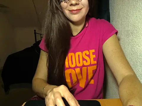 Snapshot of Aromaloveqq chatting on November 16, 2025, 3:17 pm Aromaloveqq online show from November 16, 2025, 3:17 pm