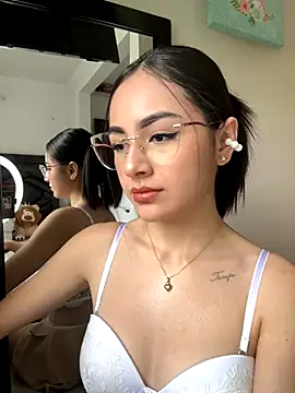 IslaCole online show from October 26, 2025, 6:25 pm