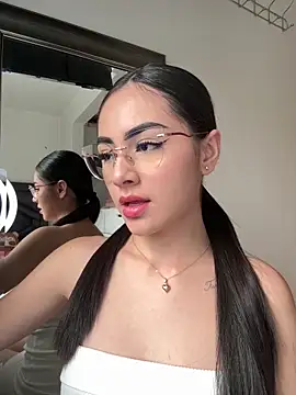 Snapshot of IslaCole chatting on February 11, 2026, 10:04 pm IslaCole online show from February 11, 2026, 10:04 pm