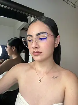 Snapshot of IslaCole chatting on February 12, 2026, 9:54 pm IslaCole online show from February 12, 2026, 9:54 pm