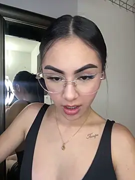 Snapshot of IslaCole chatting on March 10, 2026, 11:10 pm IslaCole online show from March 10, 2026, 11:10 pm