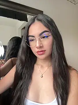 Snapshot of IslaCole chatting on March 17, 2026, 8:45 pm IslaCole online show from March 17, 2026, 8:45 pm