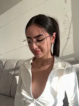 Snapshot of IslaCole chatting on April 23, 2026, 10:12 pm IslaCole online show from April 23, 2026, 10:12 pm