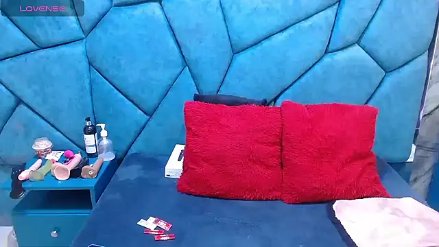 JulietaDiamond online show from May 9, 2026, 3:01 am