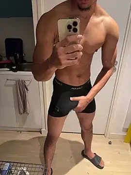 Snapshot of bigDickParis92 chatting on October 25, 2025, 5:51 pm bigDickParis92 online show from October 25, 2025, 5:51 pm