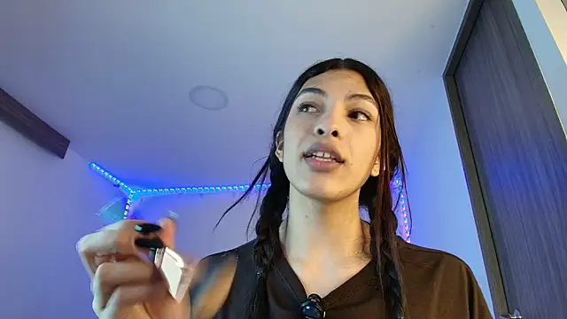 Snapshot of Arimoonn chatting on March 16, 2026, 11:20 pm Arimoonn online show from March 16, 2026, 11:20 pm